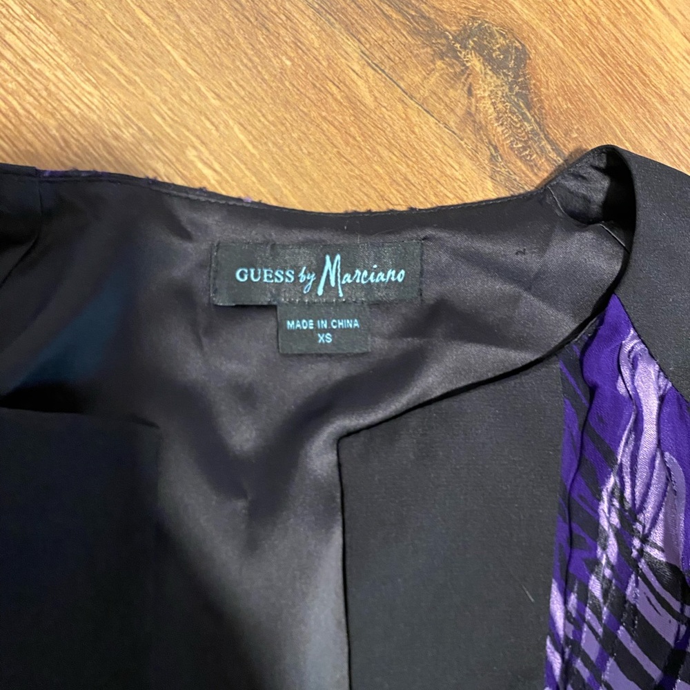 Guess by Marciano Black and Purple top - Picture 4 of 5
